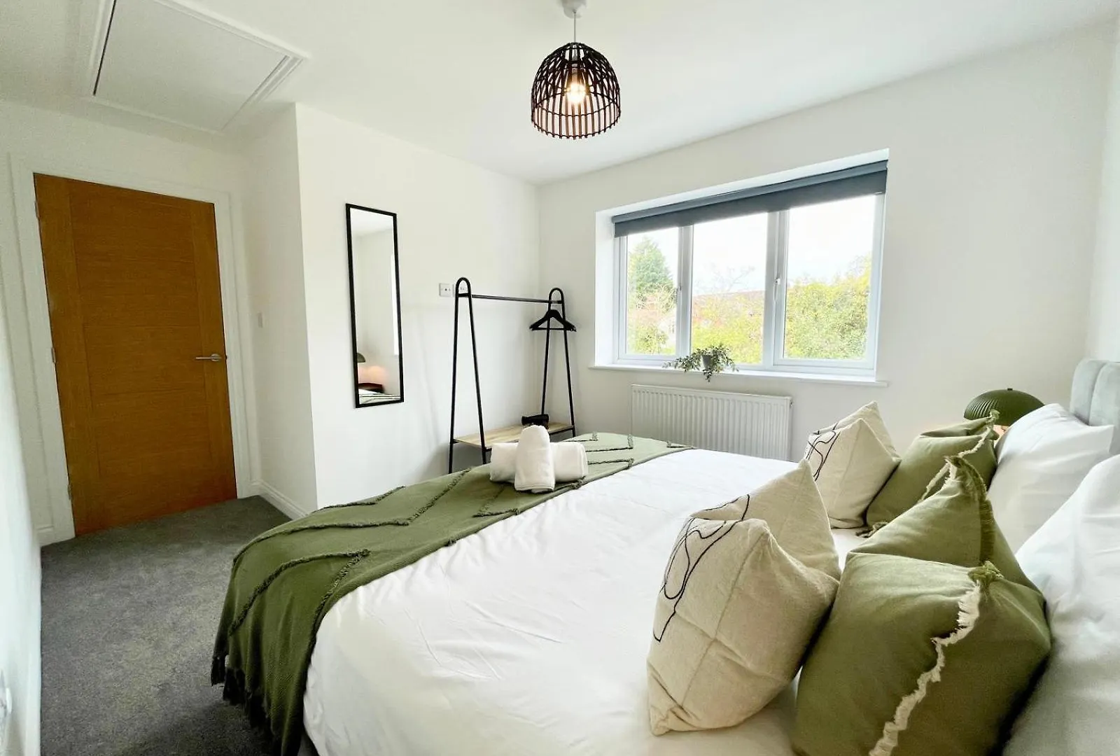 Brand New 4-Bedroom Detached House - 20-Min Walk To Gloucester Docks - Ample Parking - Superfast Wi-Fi - Long-Stay Rates! United Kingdom