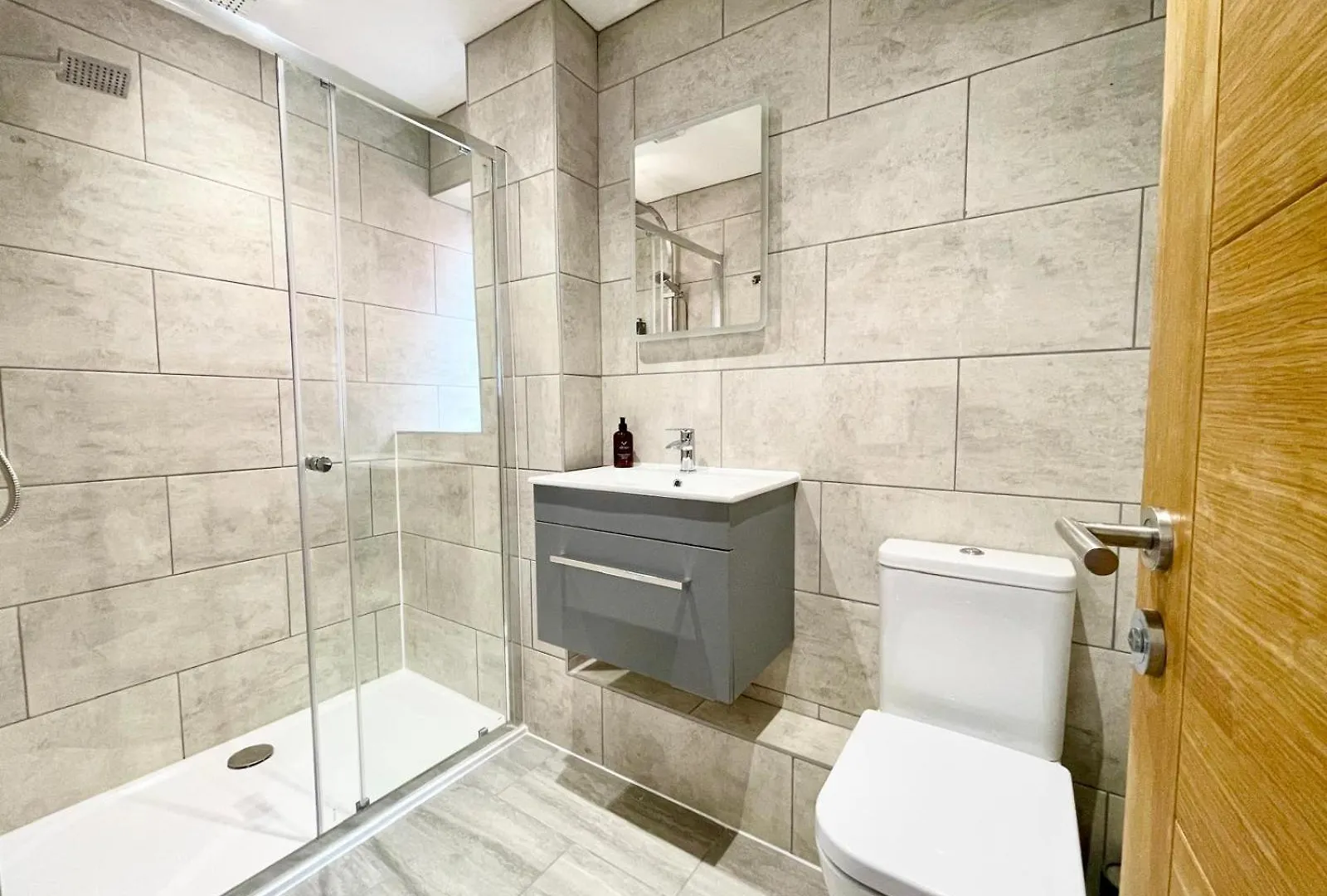 Brand New 4-Bedroom Detached House - 20-Min Walk To Gloucester Docks - Ample Parking - Superfast Wi-Fi - Long-Stay Rates! United Kingdom