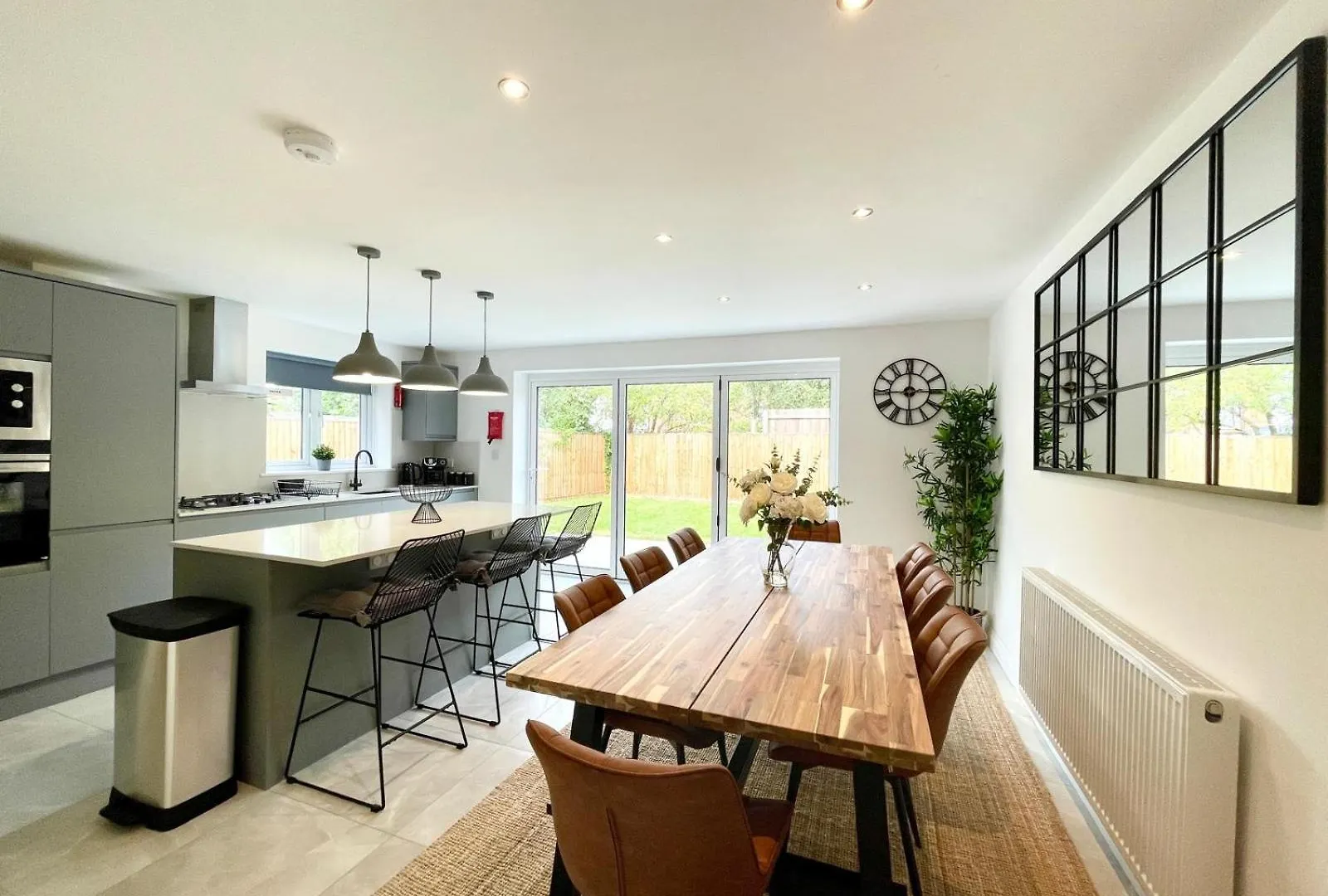 Brand New 4-Bedroom Detached House - 20-Min Walk To Gloucester Docks - Ample Parking - Superfast Wi-Fi - Long-Stay Rates!