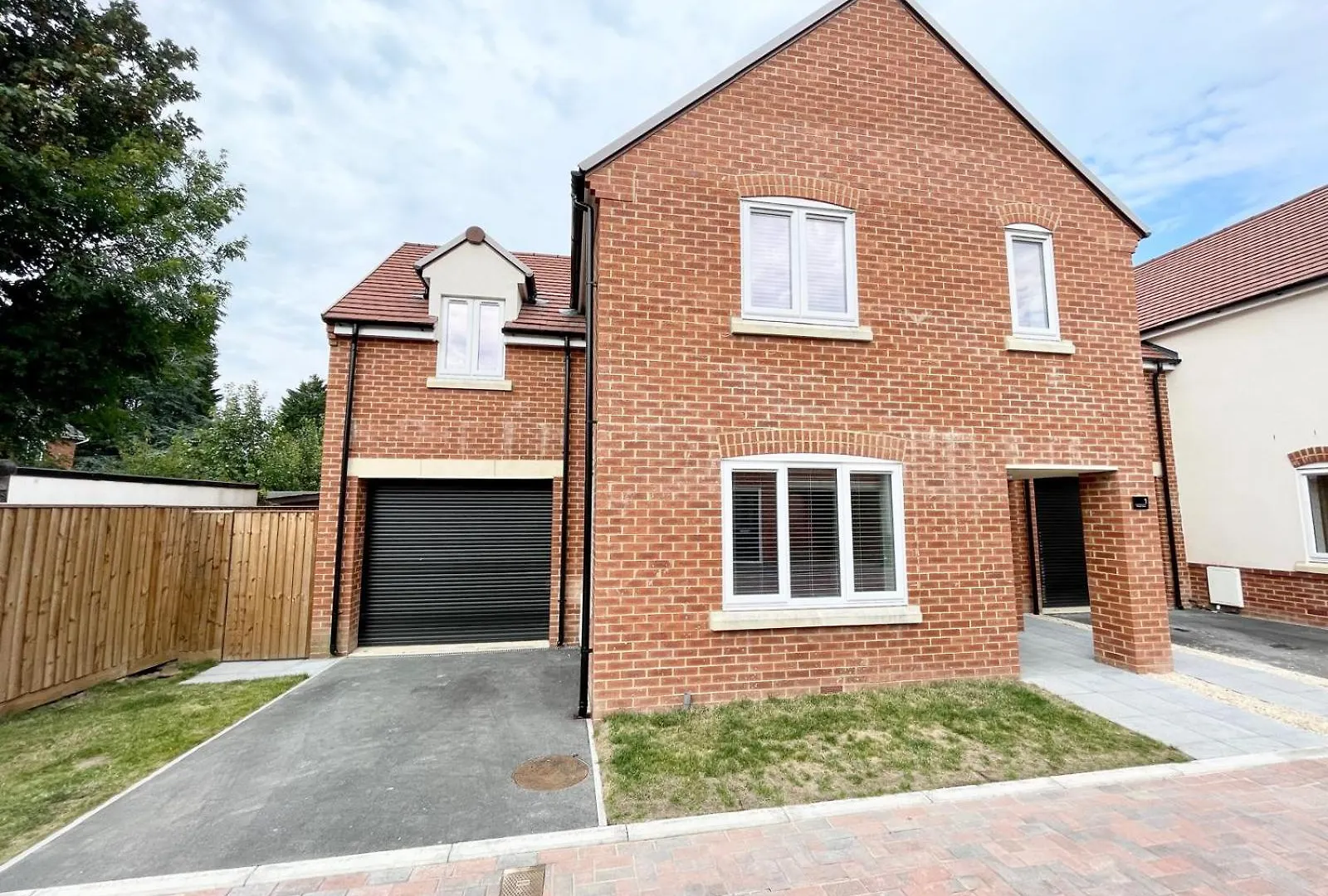 Apartment Brand New 4-Bedroom Detached House - 20-Min Walk To Gloucester Docks - Ample Parking - Superfast Wi-Fi - Long-Stay Rates!
