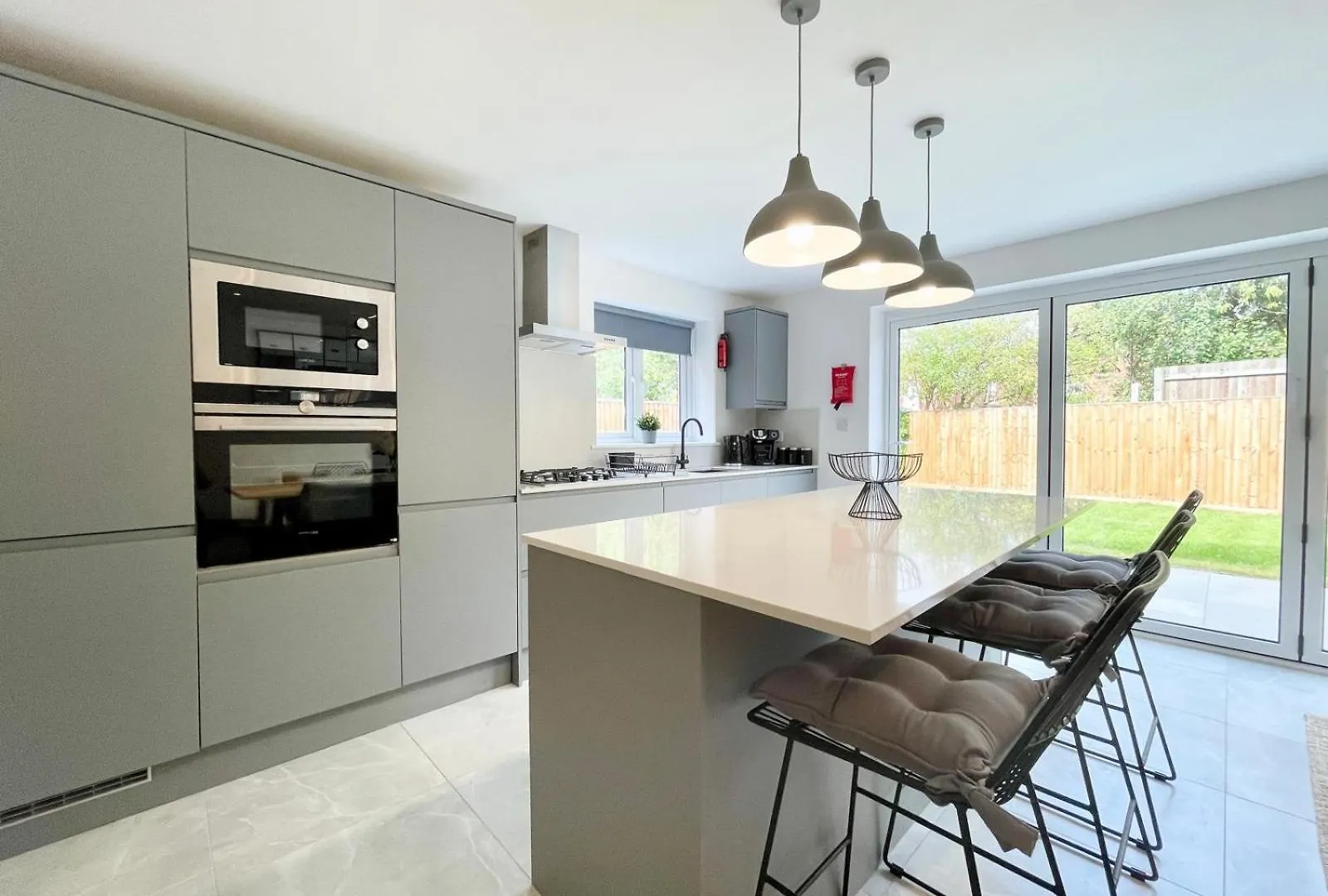 Brand New 4-Bedroom Detached House - 20-Min Walk To Gloucester Docks - Ample Parking - Superfast Wi-Fi - Long-Stay Rates!
