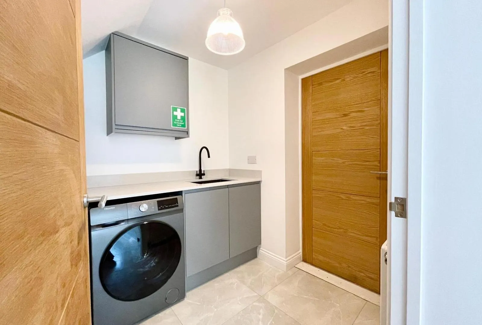 Apartment Brand New 4-Bedroom Detached House - 20-Min Walk To Gloucester Docks - Ample Parking - Superfast Wi-Fi - Long-Stay Rates!