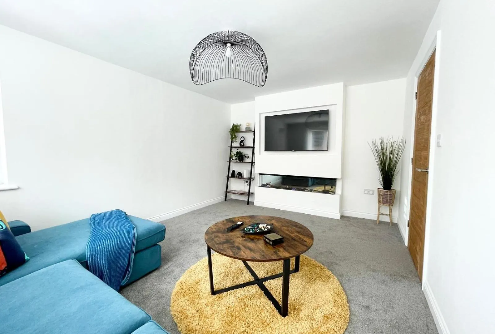 Apartment Brand New 4-Bedroom Detached House - 20-Min Walk To Gloucester Docks - Ample Parking - Superfast Wi-Fi - Long-Stay Rates!