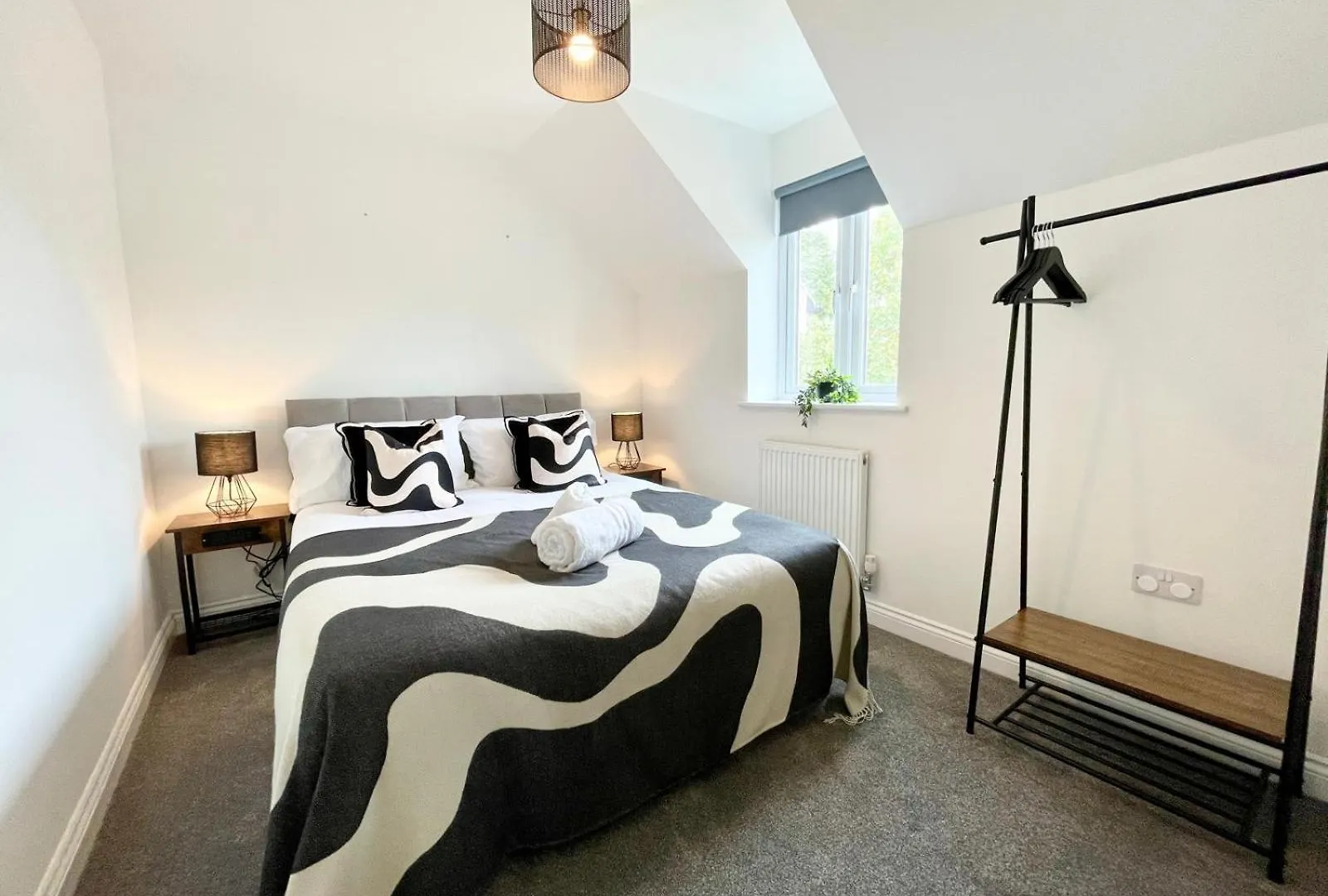 Brand New 4-Bedroom Detached House - 20-Min Walk To Gloucester Docks - Ample Parking - Superfast Wi-Fi - Long-Stay Rates! United Kingdom