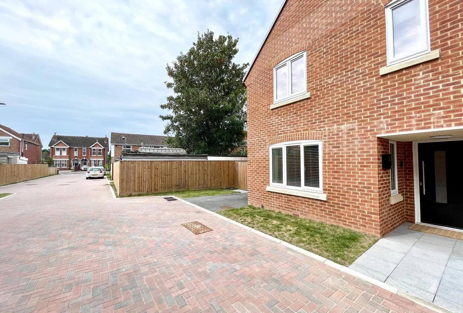 Brand New 4-Bedroom Detached House - 20-Min Walk To Gloucester Docks - Ample Parking - Superfast Wi-Fi - Long-Stay Rates! Apartment
