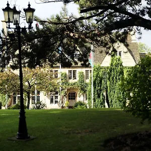 4* Otel Hatton Court