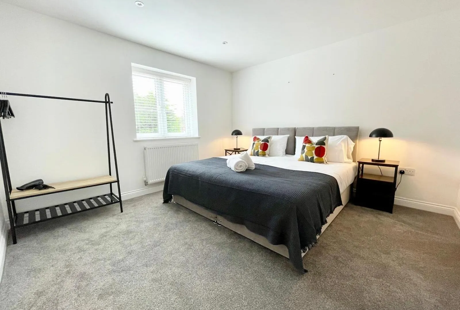 Brand New 4-Bedroom Detached House - 20-Min Walk To Gloucester Docks - Ample Parking - Superfast Wi-Fi - Long-Stay Rates!